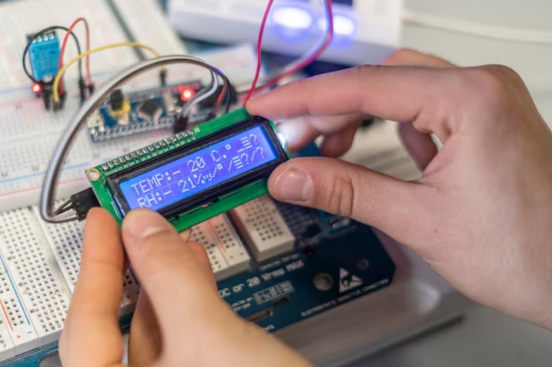 Battery voltage monitoring and balancing technologies ensure the stability and safety of energy storage systems.