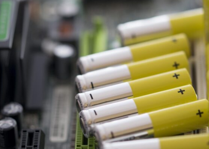 The difficulty in airtightness testing and the need for balanced control are key to battery safety.