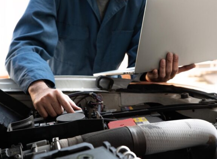Precise testing of new energy vehicle battery packs ensures safe and reliable workshop operations.